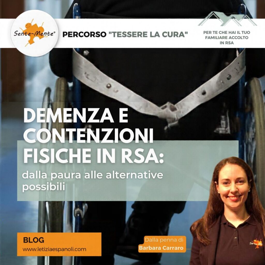 Una persona con demenza è seduta in sedia a rotelle, con una cintura di contenzione applicata.